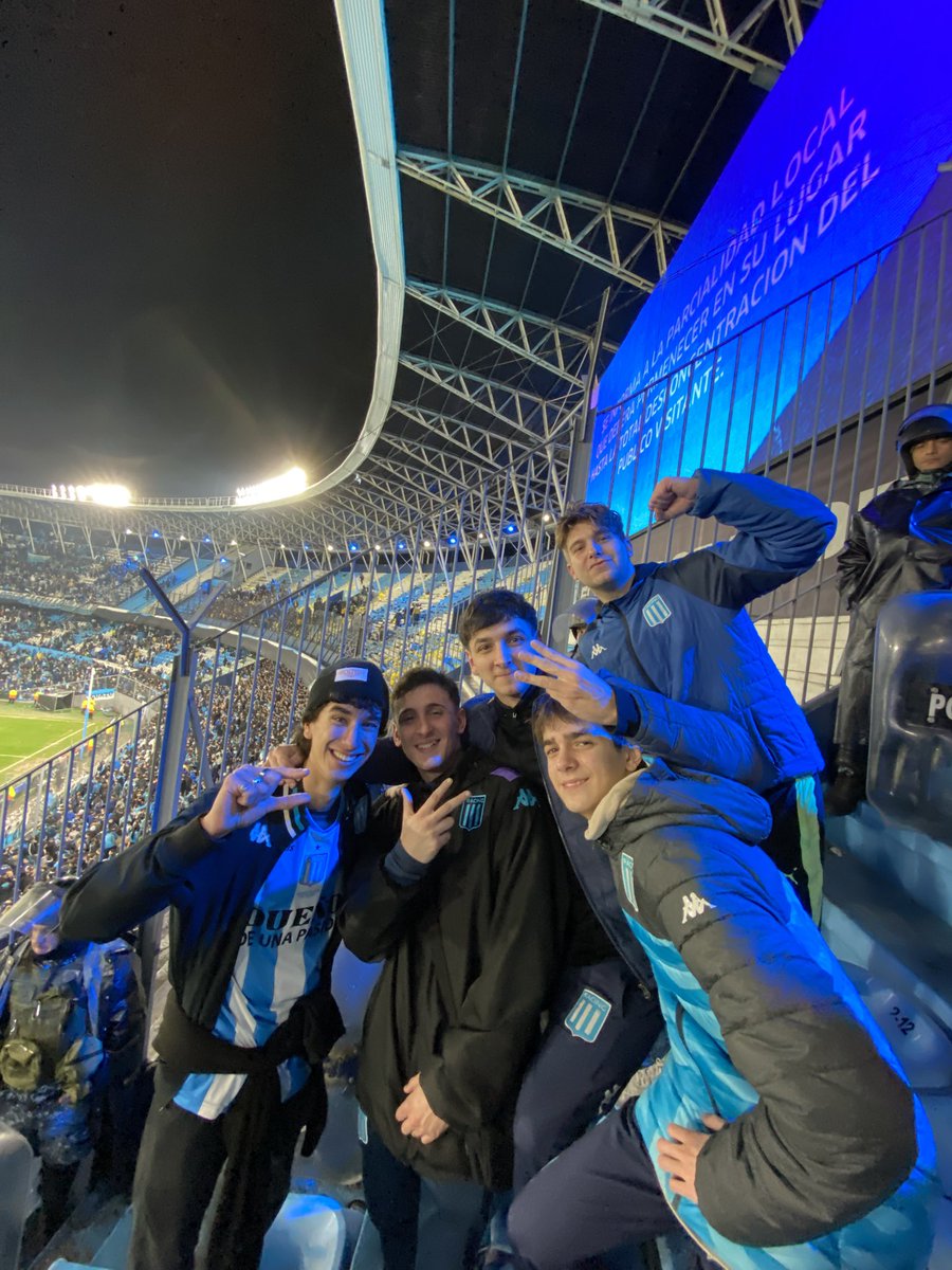 Fuimos, copamos, volvimos, les ganamos y se fueron llorando 

🤏