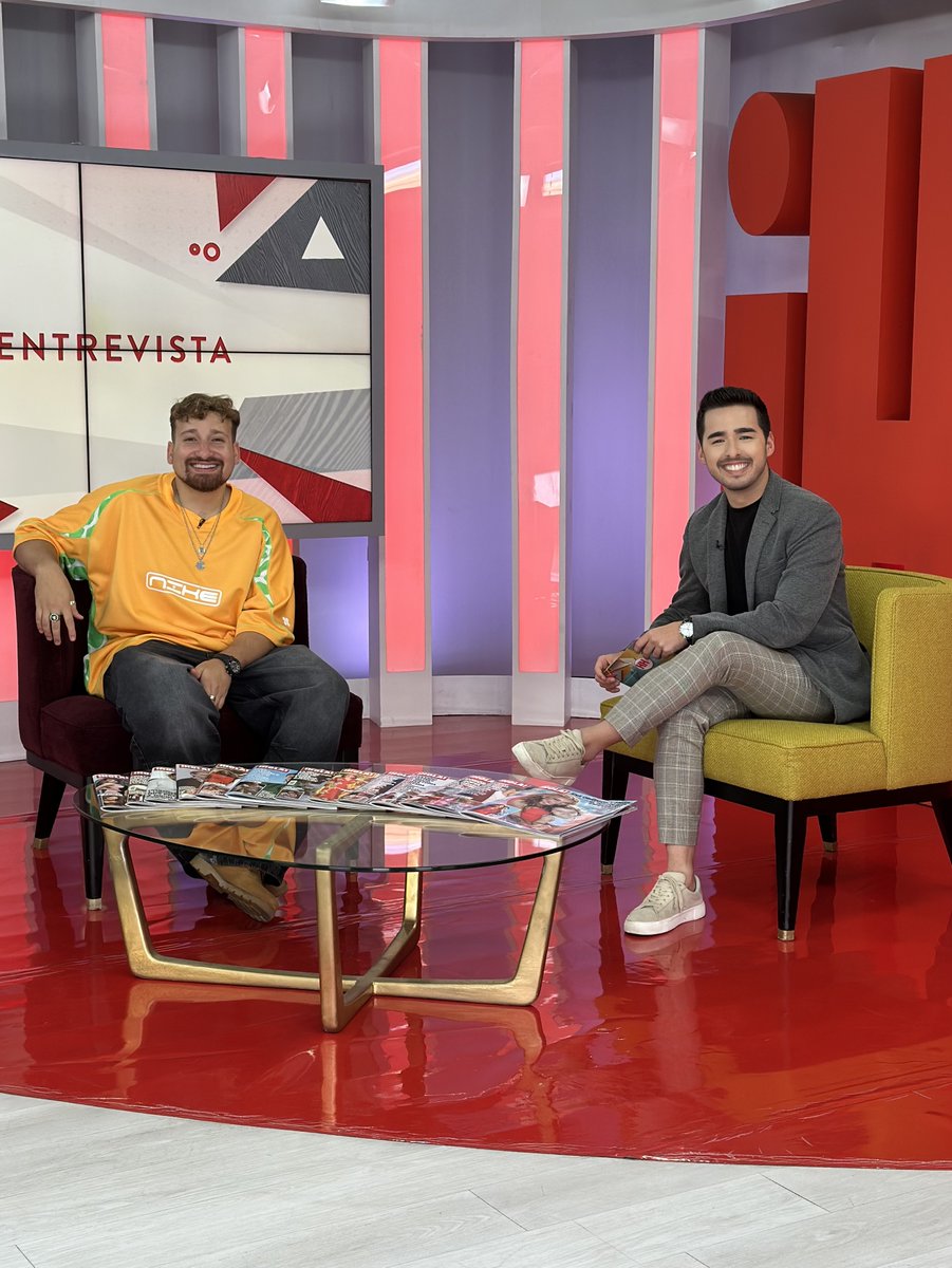 Esta Noche en #LaHoraHOLA Teo nos presentará su nuevo trabajo y nos contará sobre otros proyectos en su carrera. No se lo pierdan, después de #LasReinasDelShopping