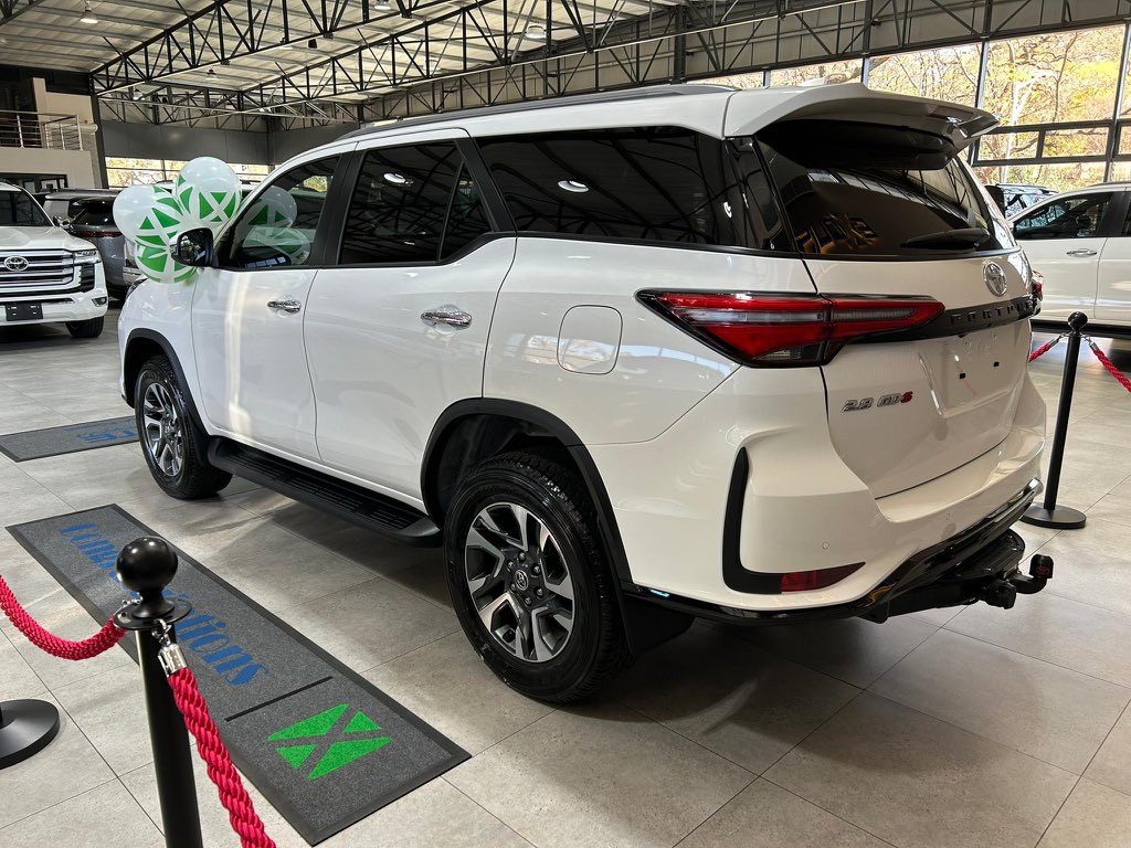 Zimbabwean Serial business magnate and Africa top philanthropist <a href="/wicknellchivayo/">sir_wicknell.</a> rewards DJ Towers with a brand Spanking 2025 Toyota Fortuner 4X4 GD6 and $50 000 cash✅