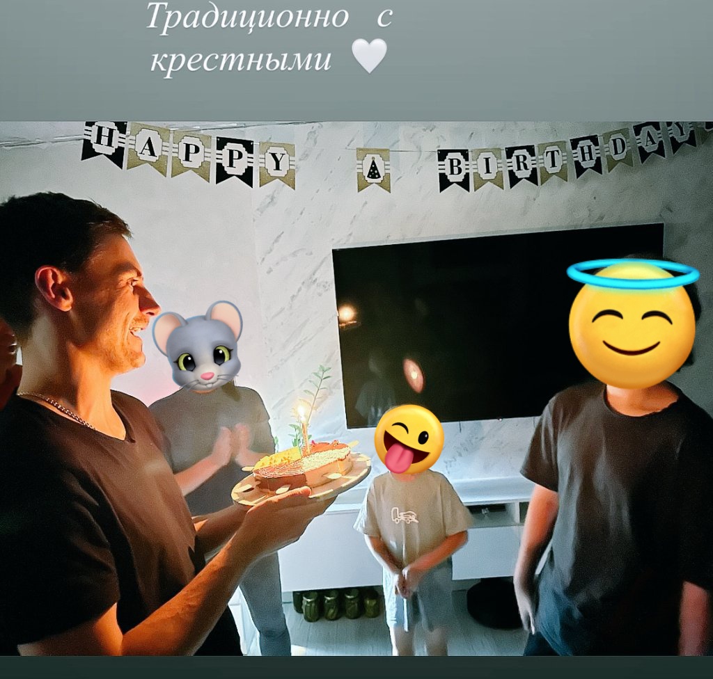 4erva4ok91's tweet photo. 14 день рождения моего крестного ангелочка😇надеюсь в моей старости стакан вина мне подаст 😂 https://t.co/RWGxgQHAte