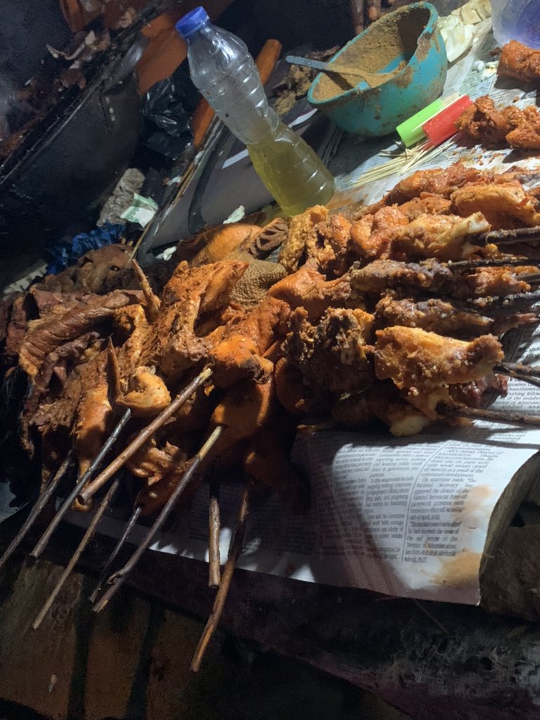 richnanaa's tweet photo. My entry for the street chow #morphng 

I choose to eat from the street today.
And sharing the sweet chow that’s on my area, from breakfast down to dinner.

frame 1= breakfast ( akara and Tom brown)
Frame 2 = snack( corn and pear)
Frame 3 =appetizer(Suya)
Frame 4= dinner (spaghetti and turkey)