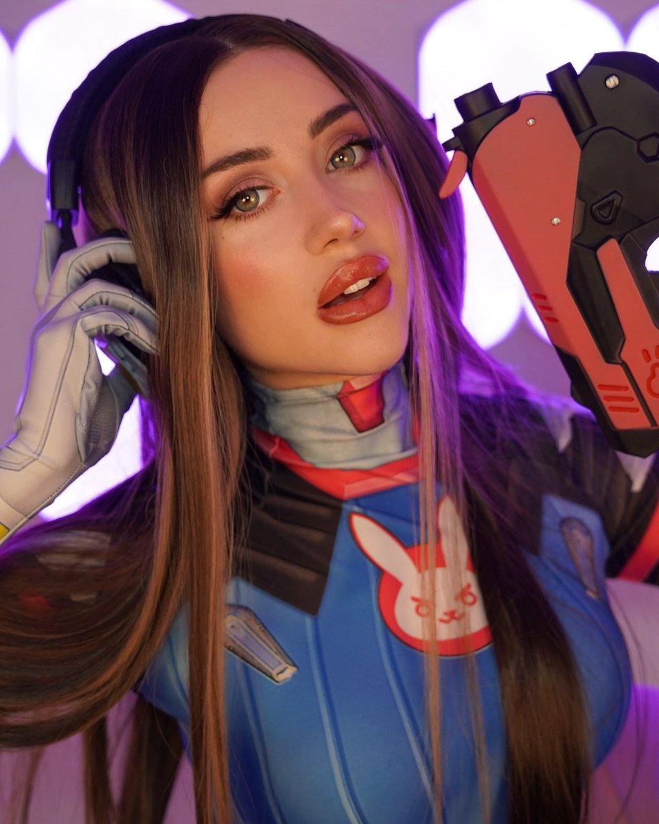 DVa back in action! 😈🎮💖💙