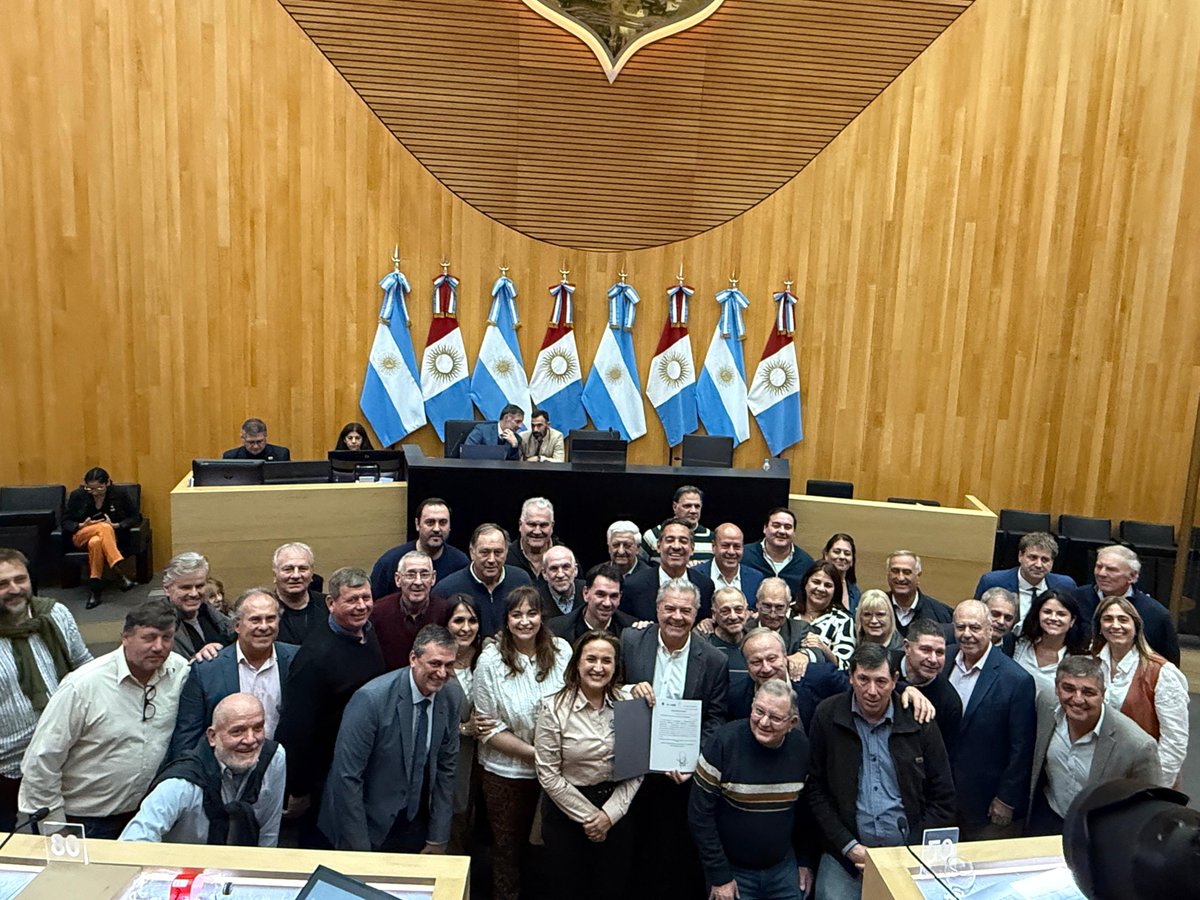 #CaminosRurales🛣️| Se aprobó la nueva ley

✅En la Legislatura, se sancionó el proyecto de ley que establece el Sistema de Gestión Integral de Caminos Rurales No Pavimentados.

Más info👉 bit.ly/3V8qNft