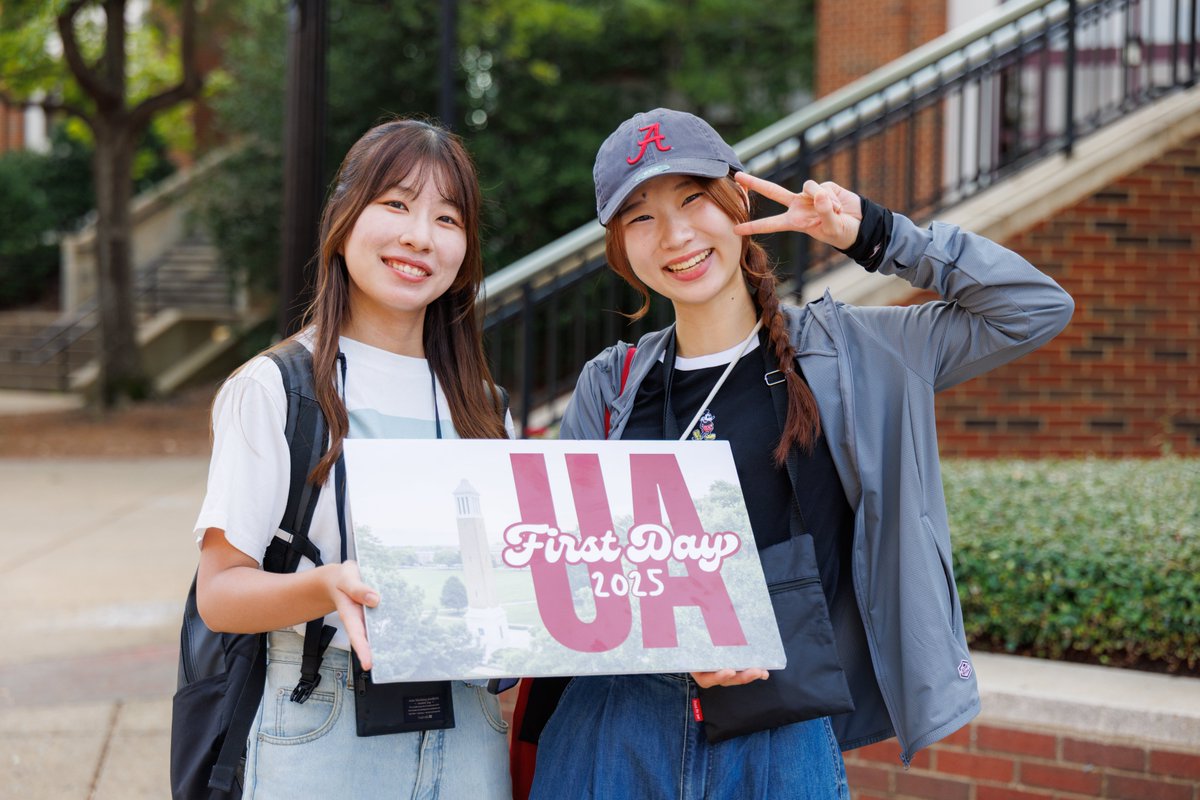 UofAlabama's tweet photo. #FirstDayUA photo dump 📸 We had so much fun celebrating the FDOC with you that we thought we should do it again tomorrow 😉 Find yourself in our First Day photo album → https://t.co/FvM8uiRd0l

(P.S. - Save this link &amp; check back for more photos later!) https://t.co/kvvF5A47J7