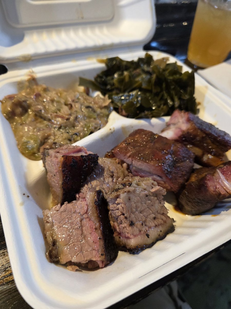 soulfoodscholar's tweet photo. Lunch @rollingsmokeCO: #burntends, #ribtips, #collardgreens and ##greenchile with #pork. https://t.co/mK2TsKxuUE