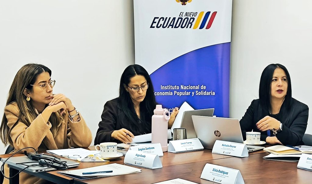 IEPS_Ec's tweet image. 📍#Quito| Participamos en la 1.ª mesa nacional de seguimiento del #PROFECPIAM junto a instituciones del Estado. Un espacio de articulación que fortalece la coordinación interinstitucional, atiende necesidades y garantiza beneficios para las comunidades indígenas, afro y montubias