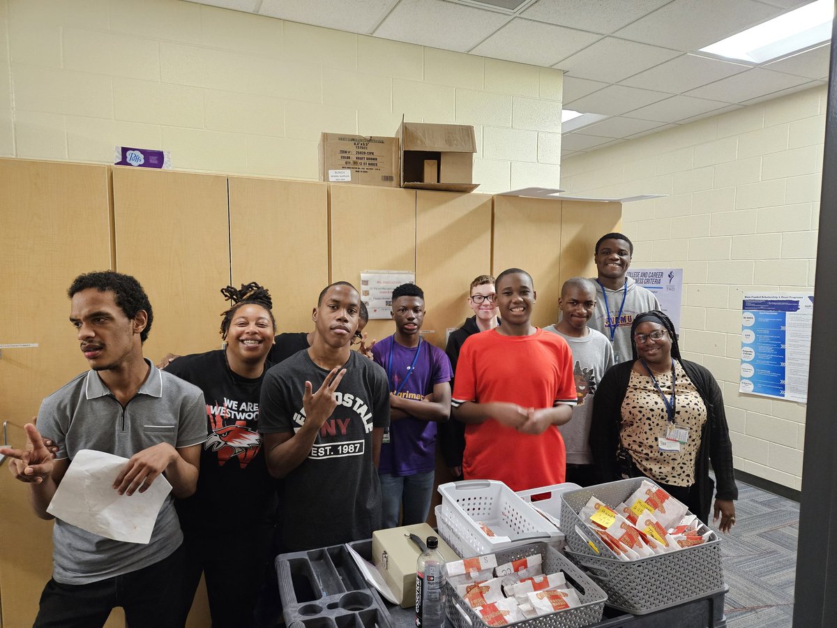 Kimberly Jeter (@mrskjeter) on Twitter photo 🏰🏰Castle Cookies 🍪🍪🏰🏰
Enterprise is Baaaccckk! There's nothing like a sweet treat in the afternoon! What dedicated group of students and adults! <a href="/MrsTNicholson/">Tameka S. Nicholson</a>
#Employability #Excellence #Elite #Empowered 🏰🏰Castle Cookies 🍪🍪🏰🏰
Enterprise is Baaaccckk! There's nothing like a sweet treat in the afternoon! What dedicated group of students and adults! <a href="/MrsTNicholson/">Tameka S. Nicholson</a>
#Employability #Excellence #Elite #Empowered