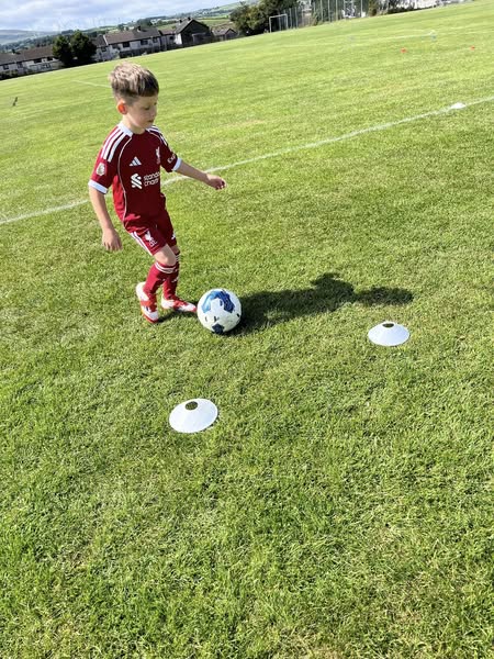 FFcoaching9's tweet photo. Great to have young jack in today( Shame about the team he supports) 🤣🤣 Never to young to start learning and never to old to stop. Great session buddy 🙌 https://t.co/GyRGkNLgF7