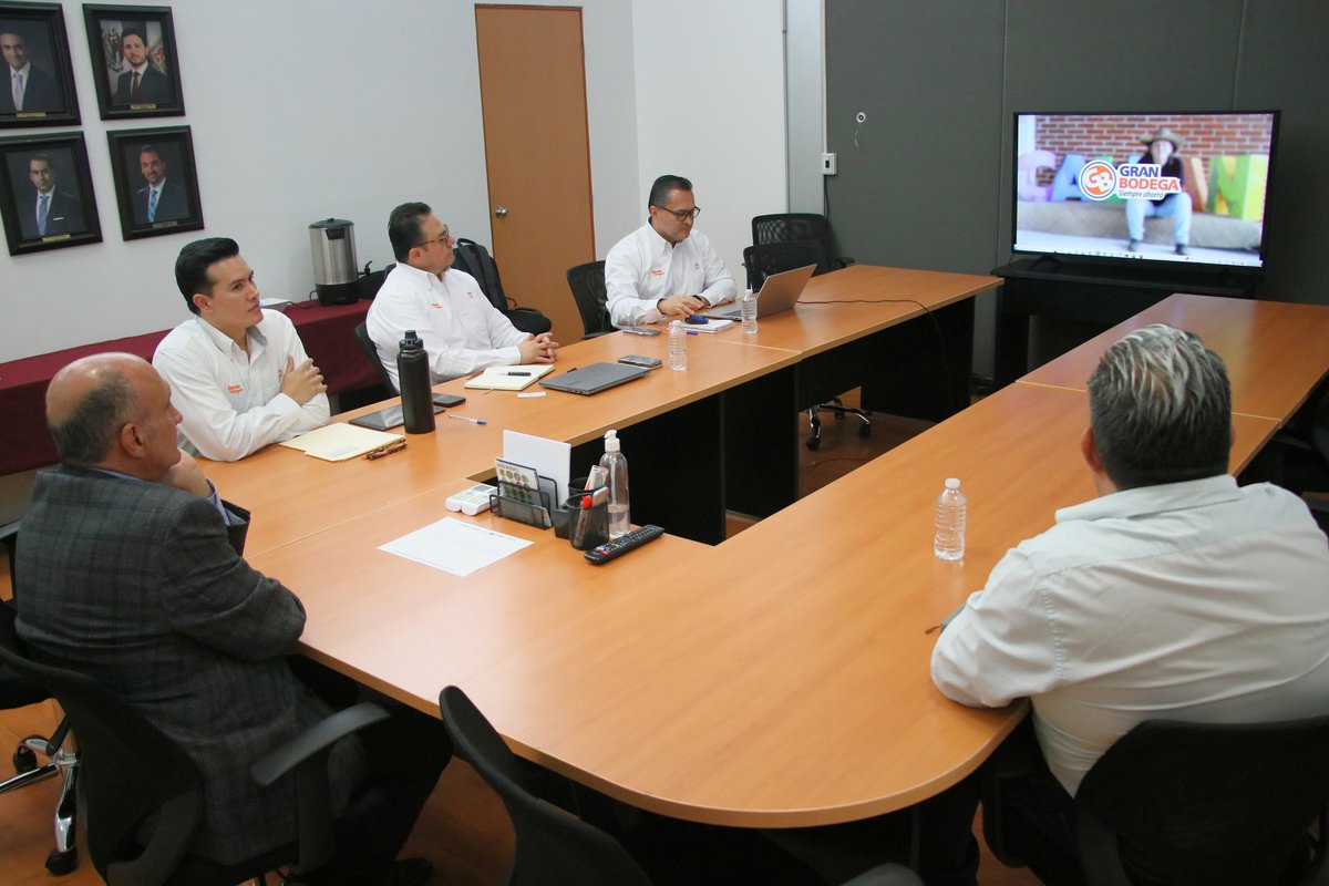 Nuestro titular <a href="/VictorGabCh/">Victor Gabriel Chedraui</a> sostuvo un encuentro con Grupo Rivera, donde acordamos impulsar un espacio de comercialización directa para productoras y productores poblanos, bajo el sello Puebla Cinco de Mayo.

Con ello, en coordinación con el <a href="/Gob_Puebla/">Gobierno de Puebla</a>, abrimos camino a la