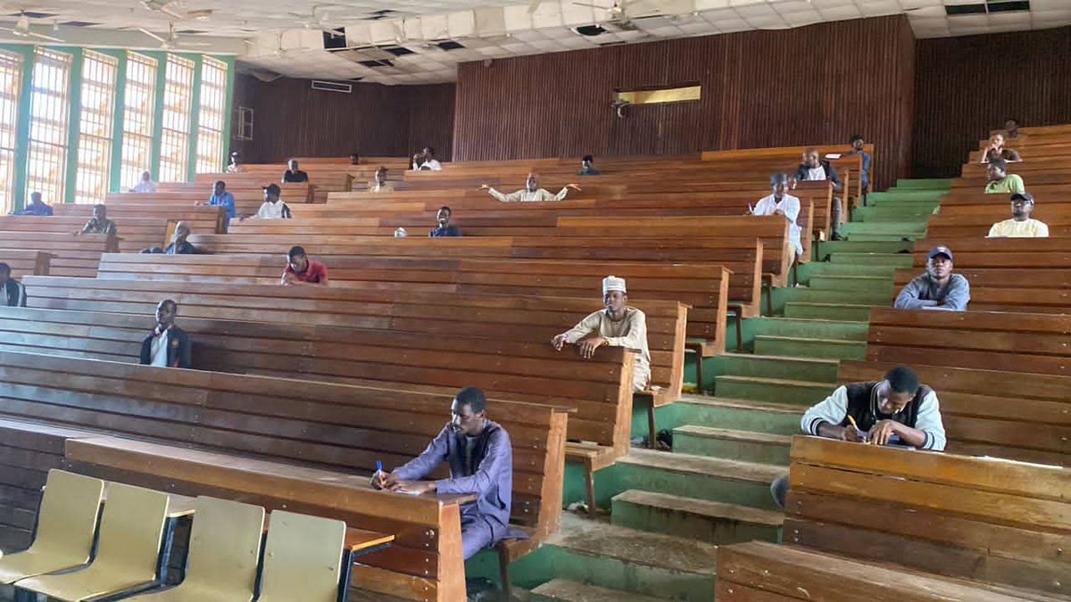 GamB_J87's tweet photo. Forget NUC Ranking
If dem never space Una like this for exams.
That School cannot transform you to a professional
#balewite https://t.co/2tkhZ8ITUW