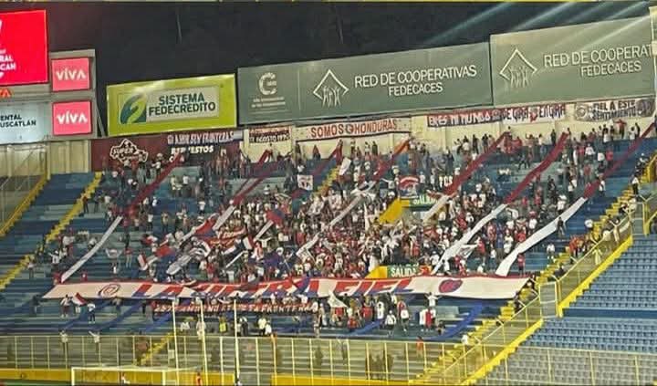 CDOlimpiaPic's tweet photo. “Es la gloriosa no cabe duda… Tenemo’ aguante pa’ regalar”🎶 https://t.co/qslQpIRy9P