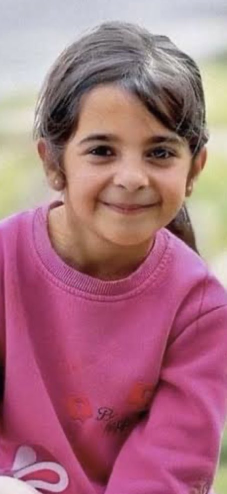 Son gecen…
Seni o derenin altına gömen derebeyleri çoktan o derenin dibinde.
İyi ki seni savunduk.
Maruz kalmadığımız iftira, saldırı kalmadı.
Ama ne ki…
Biz yaşıyoruz. 
Senin ömrün kelebekten bile kısa oldu.
Sen bir sembol oldun.
Kız çocuklarının hakkının sembolü oldun.
Adalet