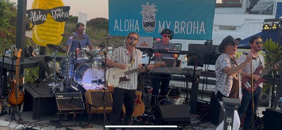 Visit_Visual's tweet image. Couldn&apos;t let the summer end without an &apos;Aloha My Broha&apos; post. Visual is a family-owned company...it&apos;s one of our big differentiators. Not only do we work well together, we play well together. Play ROCK that is!