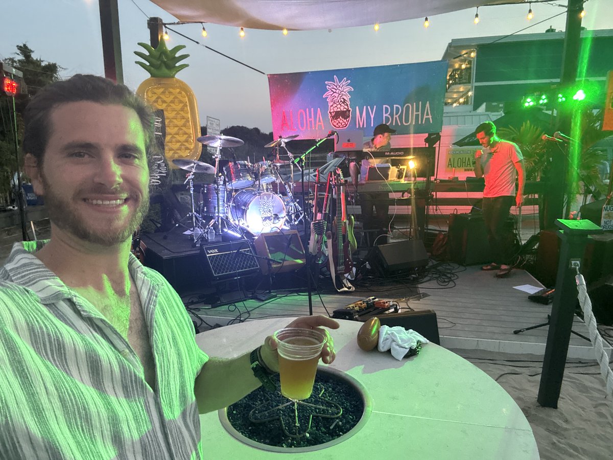 Visit_Visual's tweet image. Couldn&apos;t let the summer end without an &apos;Aloha My Broha&apos; post. Visual is a family-owned company...it&apos;s one of our big differentiators. Not only do we work well together, we play well together. Play ROCK that is!