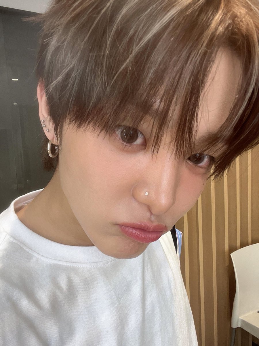 [210825] #Jihoon Weverse Güncellemesi:

"Gözünüzü açar açmaz bakmanız için bir hediye 😊"

<a href="/treasuremembers/">TREASURE</a> #TREASURE