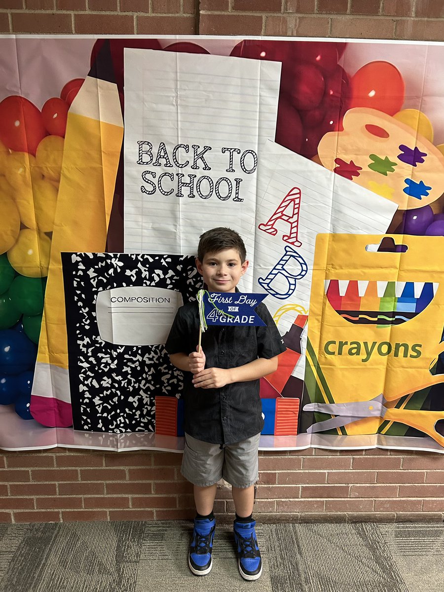 d61blessman's tweet photo. First day of 4th grade #d61learns https://t.co/6iDiyFycLB