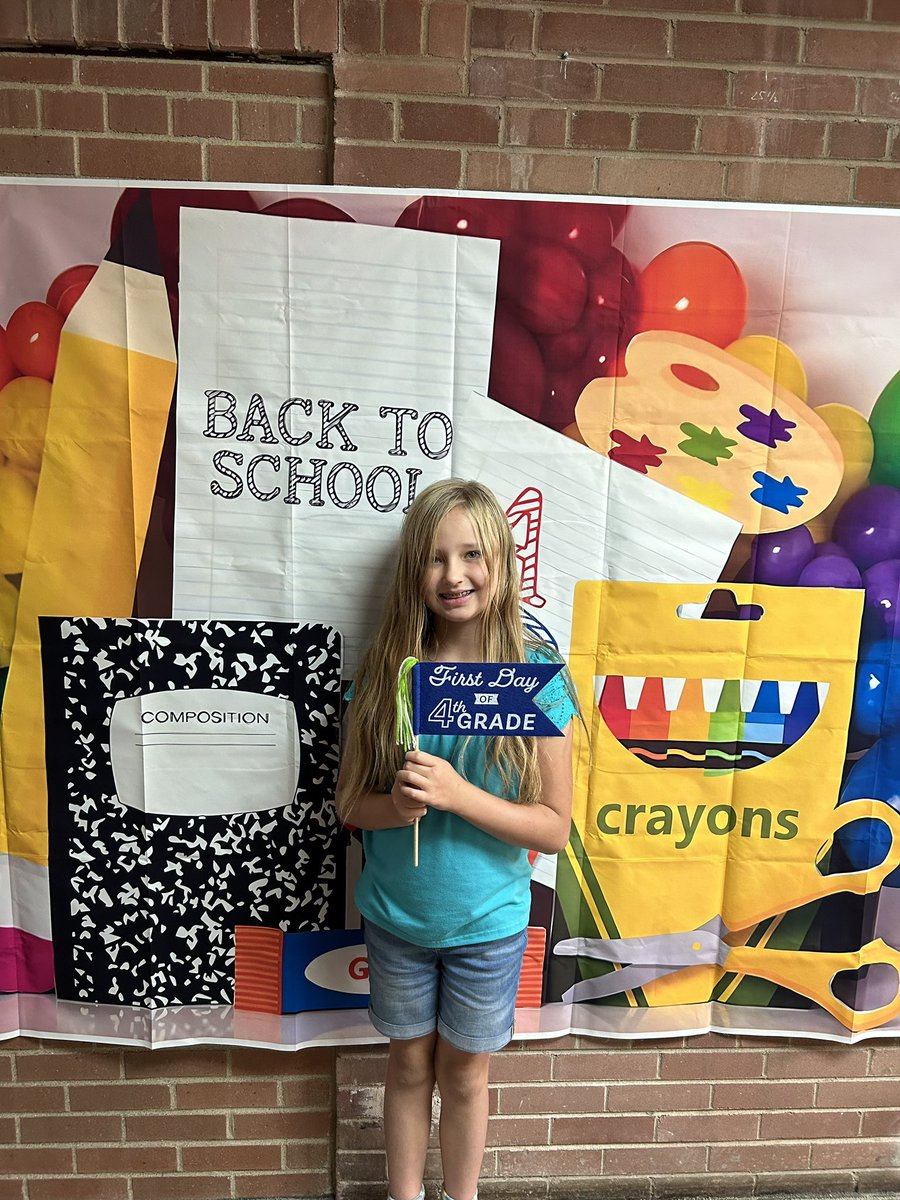 d61blessman's tweet photo. First day of 4th grade #d61learns https://t.co/6iDiyFycLB