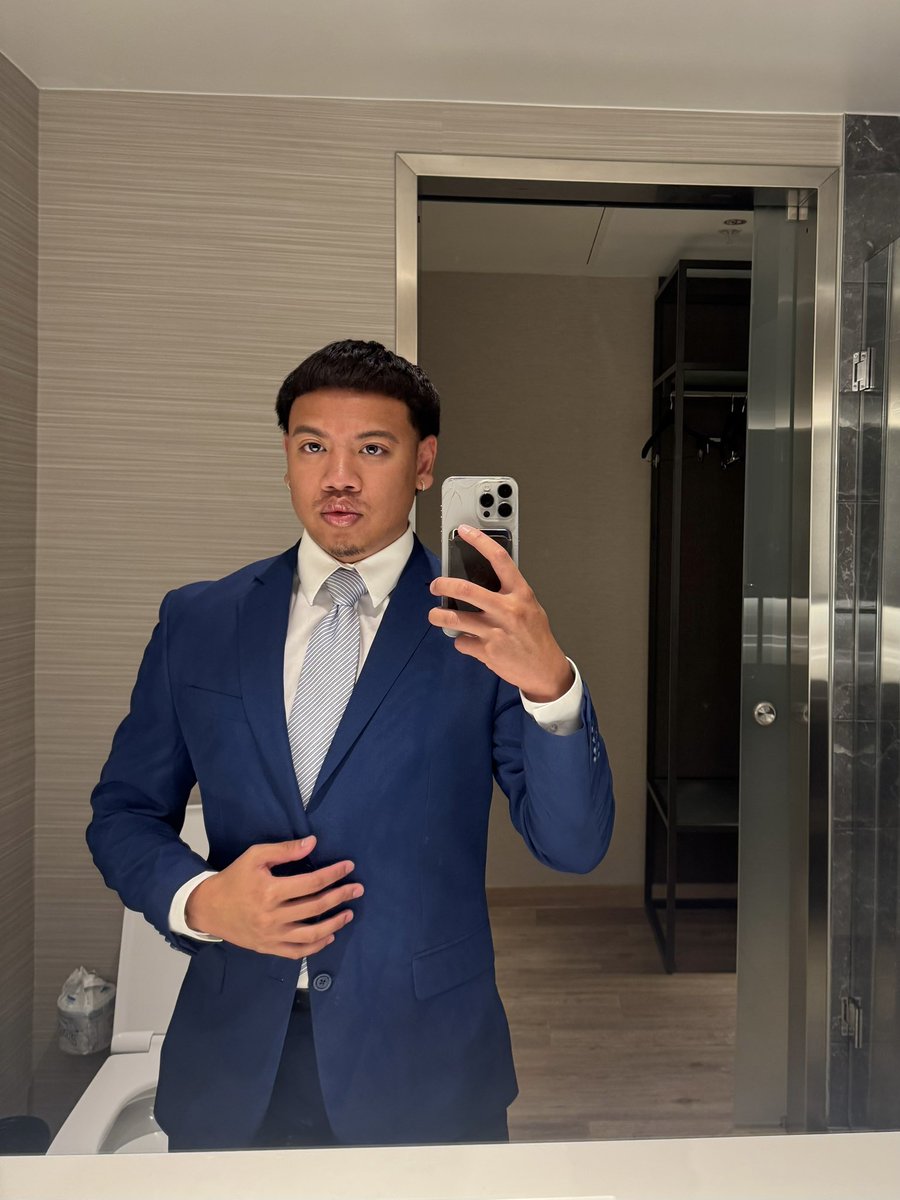 pposhmiles's tweet photo. 👔 https://t.co/KpUzLs10Lo
