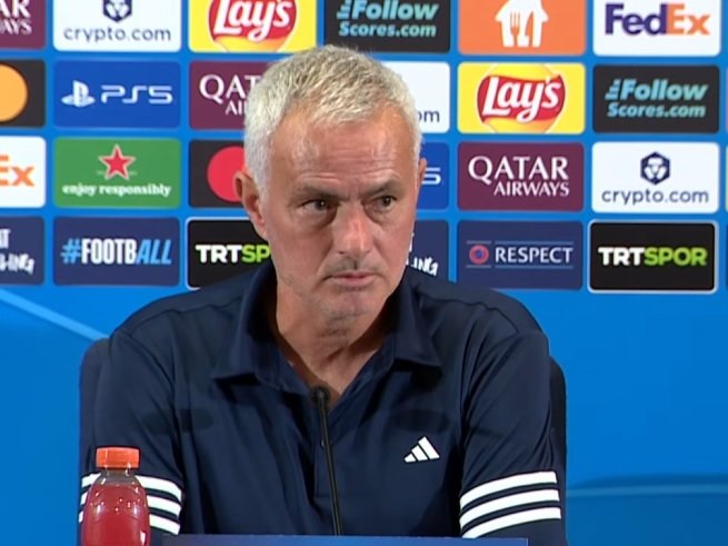 TekYolFener's tweet photo. Jose Mourinho: "Bence Benfica sportif anlamı düşündü, ekonomik anlamı düşünmedi. Benfica, oyuncuyu önemli fiyatlara satabilirdi ama şu andaki sportif duruma önem verdi. Hoca, oyuncunun oynamasını istedi ve rövanşta da onu oynarken göreceğimizi düşünüyorum. Ekonomik anlamda çok şüphe duymadılar. Gruplara kalmak için oyuncuyu oynattılar. Benim için Kerem'in oynaması büyük bir sürpriz olmadı."