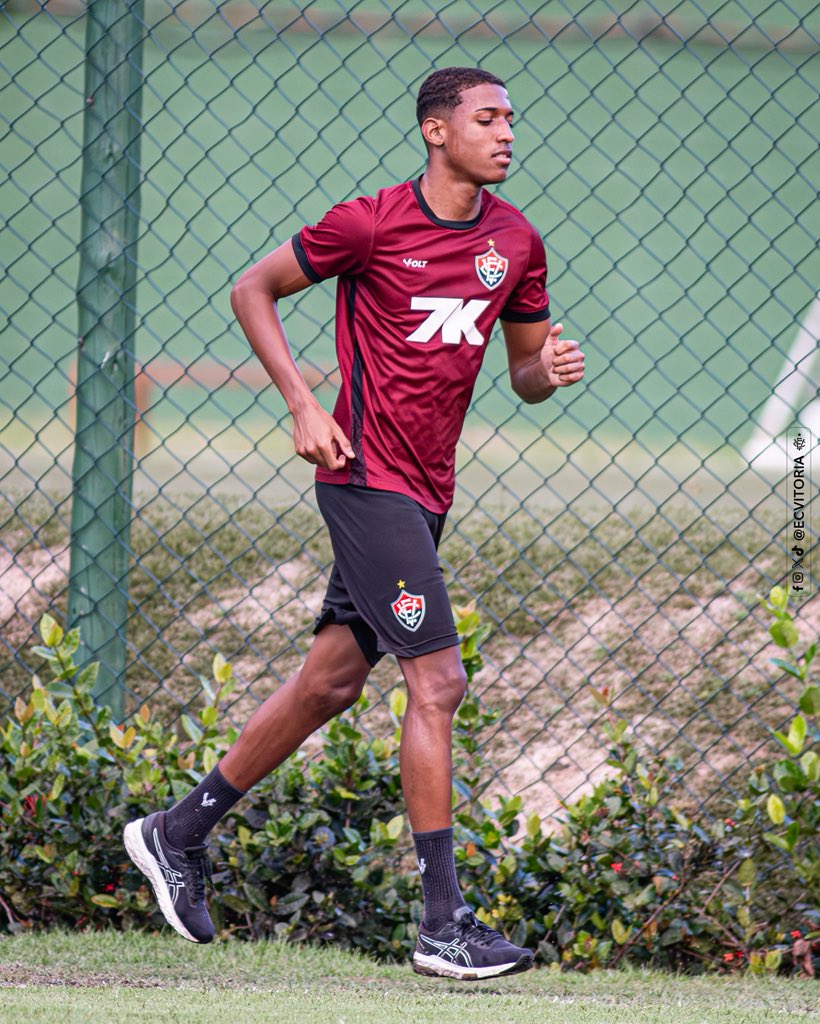ECVitoria's tweet image. Treino de quarta-feira concluído. 🔴⚫️🦁

📸: Victor Ferreira | EC Vitória 

#PegaLeão #PorNossaHistória #Brasileirão2025 #JogaremosJuntos