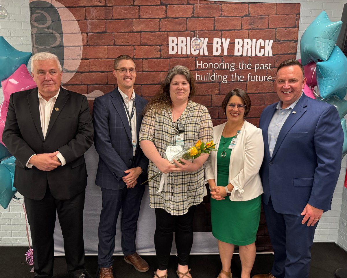 ✨ Meet Mary Ann Ferguson, 2025 D. Aubrey Moodie Employee Award winner! A Pharmacy team member, she’s built strong partnerships in Mental Health and streamlined processes that improved care at QCH and across the region.

Read more: qchblog.com/news/2025/6/12…

#HumansOfQCH