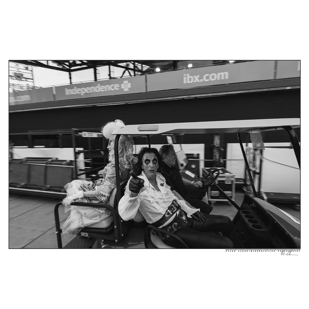 Hey there, it’s your radio monkey Alice Cooper here to keep you entertained! We’re kicking off tonight’s show with a Cooper’s Countdown straight from 1987. Then, we’ll celebrate Robert Plant’s birthday with a little Zeppelin, dig into some live Frampton, and hear a Tale about the