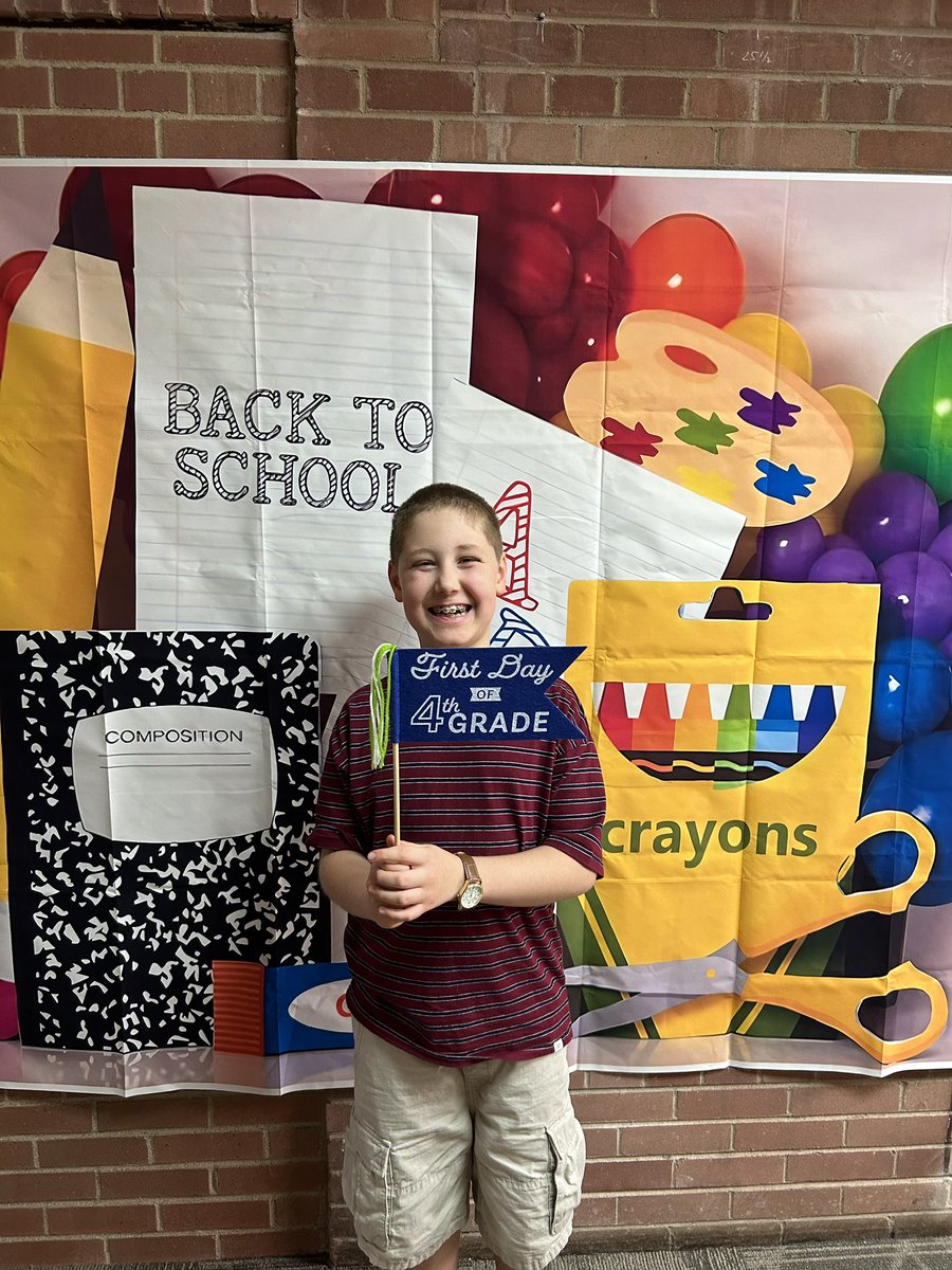 d61blessman's tweet photo. First day of 4th grade #d61learns https://t.co/H7sGVrc3TM