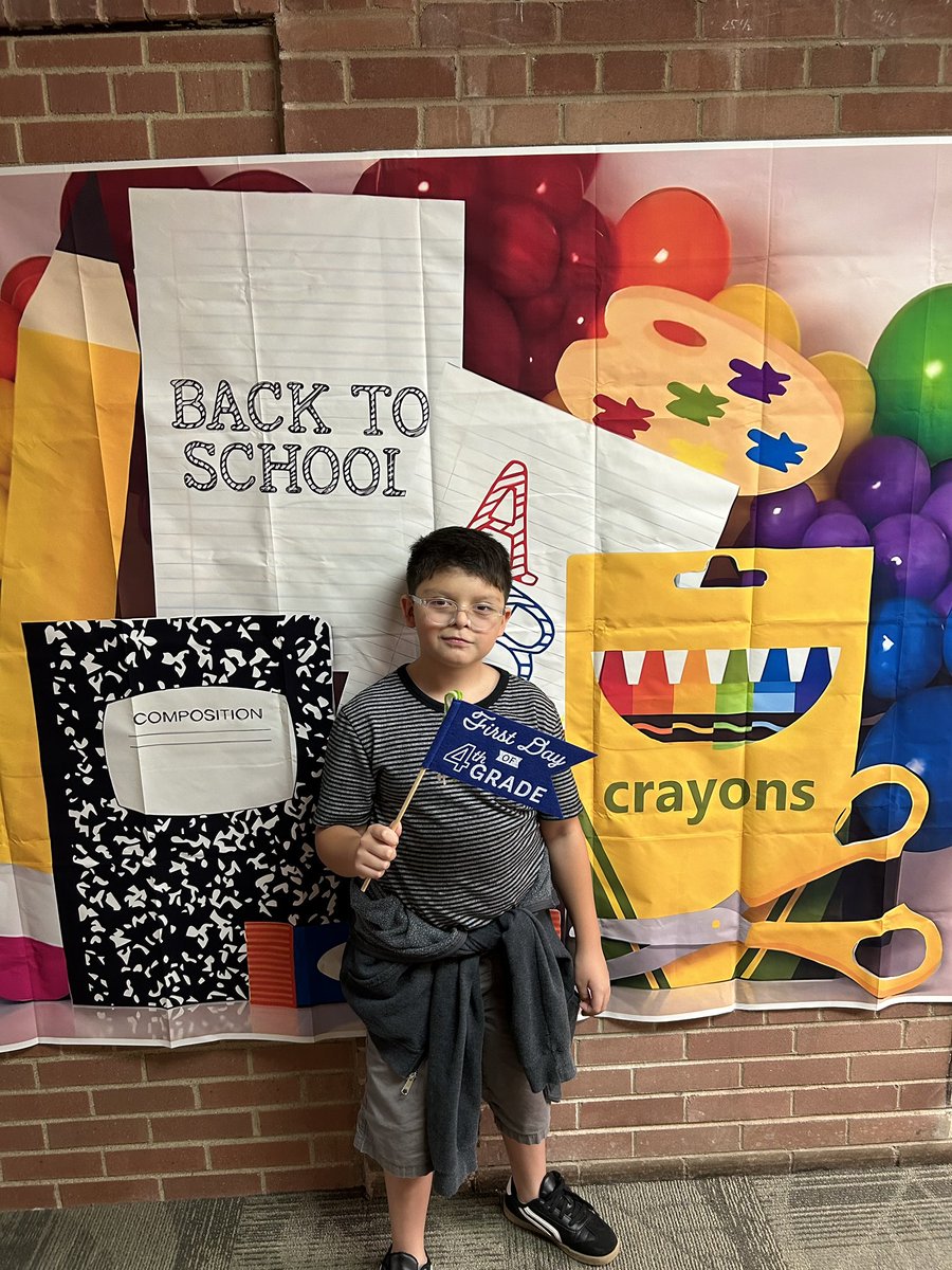 d61blessman's tweet photo. First day of 4th grade #d61learns https://t.co/H7sGVrc3TM