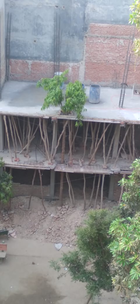 महोदय vaishali sector 3 में प्लॉट संख्या 507 पर हो रहे अवैध निर्माण के बाबत तमाम शिकायतों के बाद भी निर्माण कार्य धड़ल्ले से चल रहा हैं gda के अधिकारी कार्यवाही करने में नाकाम सिद्ध हो रहे हैं कृपया कर उचित कार्यवाही करे