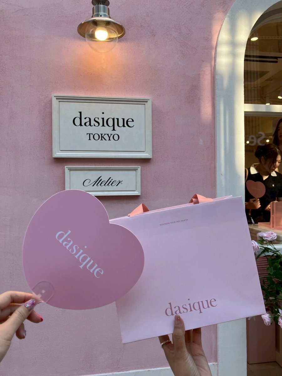 pasu_snnnw's tweet photo. お友達と東京へ遊びに♩
初ファミクラストア、新大久保、最後は上野🥰暑かったけど友達のおかげで日陰と室内駆使して楽しく遊べた🧡
ありがとう〜♩ https://t.co/3AAzJHiLRC