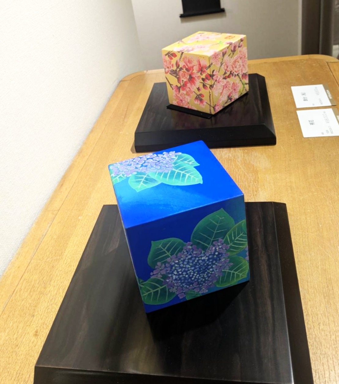美品 掛け軸 松生春山人作 明ける頃図 共箱 太巻き付 縁起物 美品 掛け軸 松生春山人作 明ける頃図 共箱 太巻き付 縁起物