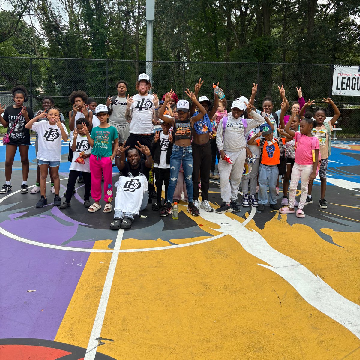 DavonUsher's tweet photo. Very successful event for our client Elijah Davis ( @1mraac ), on his 1st back to school drive in his community!
Thank you to all the families that came out!
#ED2 https://t.co/zf5pj9mICd