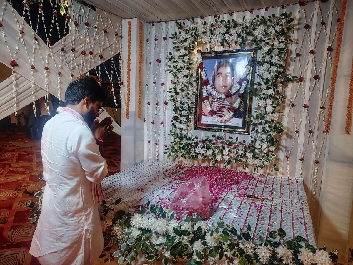 NitishKumarDu17's tweet photo. सैदपुर विधानसभा के ग्राम शादी-भादी में अधिवक्ता श्री धर्मेंद्र कुमार सिंह पप्पू जी की माता श्री दमयंती सिंह एवं ग्राम ताहीरपुर के श्री आशुतोष पांडे जी पत्रकार के पिता श्री त्रिभुवन नाथ पांडे जी के तेरहवीं कार्यक्रम में सम्मिलित होकर श्रद्धांजलि अर्पित किया। https://t.co/8Y2S9tWyz5
