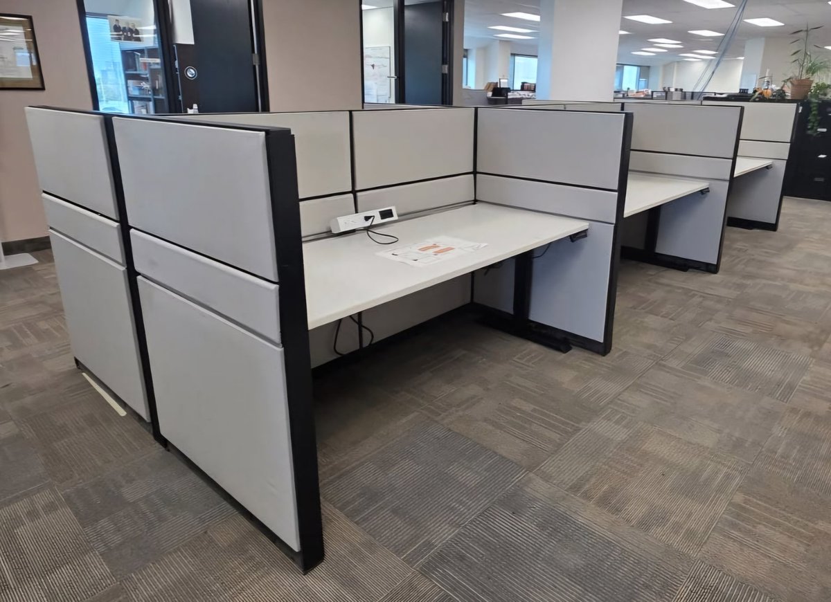 Another quick turnaround project for a dealer that required 27 stations for a client in #NorthYork #Ontario These #Teknion TOS stations were produced &amp; shipped in three days, complete with electric height adjustable tables. 51" high, w/electrical. Black Frame, Light Grey fabric.
