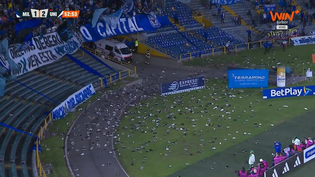 - Tenemos que protestar por los malos resultados
- Pero que hacemos?
- Ya se: