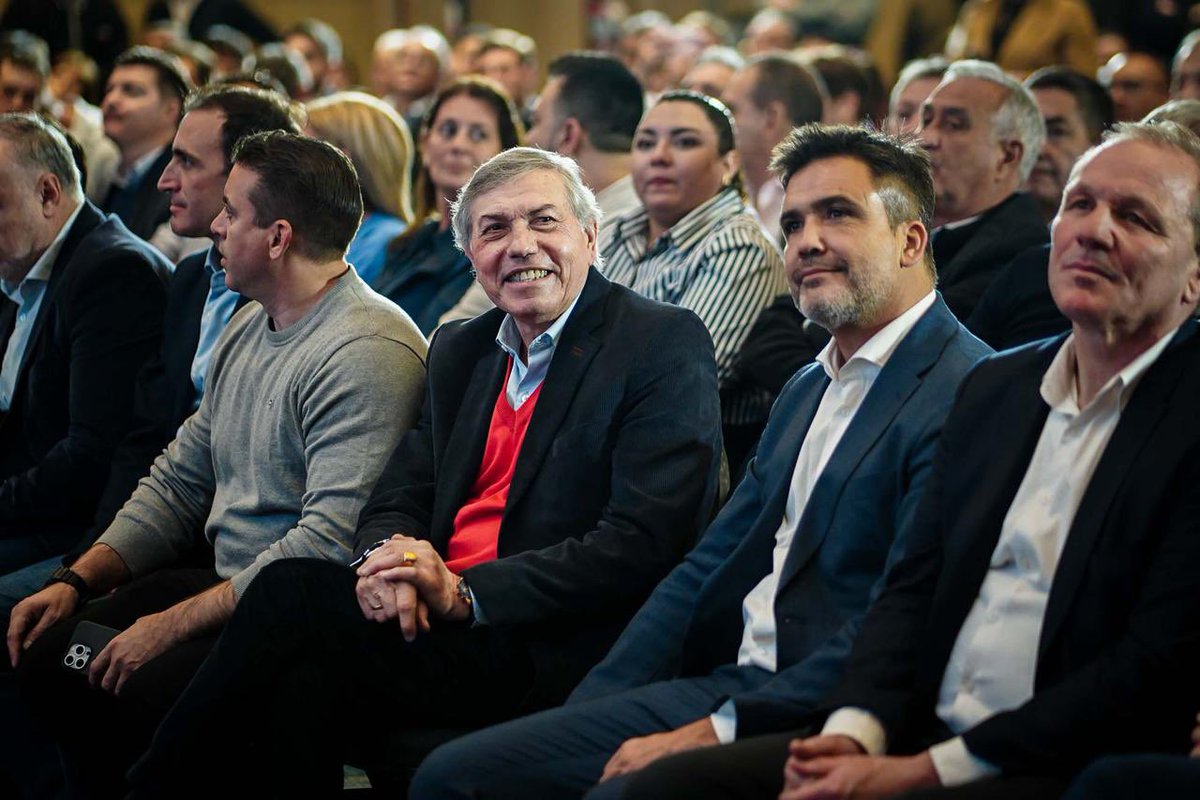 FacuTorresLima's tweet photo. Provincias unidas con un equipo cordobés sólido y comprometido 💪

Compartimos un gran encuentro con cientos de dirigentes y más de 220 intendentes, intendentas, jefes y jefas comunales de toda Córdoba.

Junto a nuestro gobernador @MartinLlaryora, acompañamos la lista de diputados nacionales encabezada por el querido @JSchiaretti, con la convicción de que el progreso se construye entre todos, sin dejar a nadie afuera.

El PJ Córdoba está unido y en marcha, con la fuerza del trabajo y el compromiso de siempre.

#ProvinciasUnidas