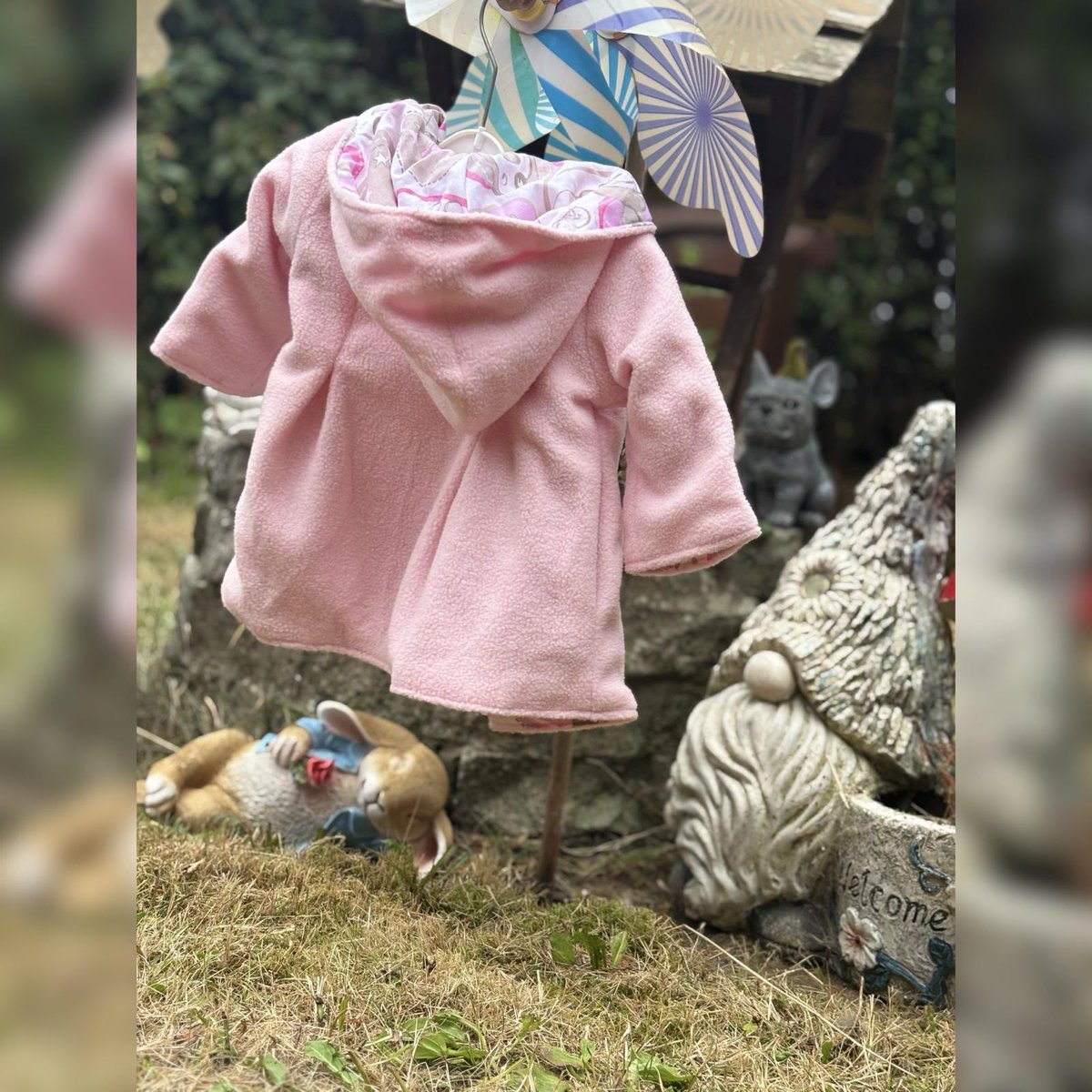 foreverknotsltd's tweet photo. 🩷 Little Woofs &amp; Happy Trails Coat 🩷
Cosy cuddles + trail-ready style 🐾
Reversible baby pink coat, lined in our charming Dog &amp; Bone fabric. Only 1 in size 0–3m — limited fabric!
🛍️ Shop: https://t.co/kwsMIi2n3h
#Handmade #baby  #UKMakers #familybusiness #unique #oneofakind https://t.co/mpeKw25GkI