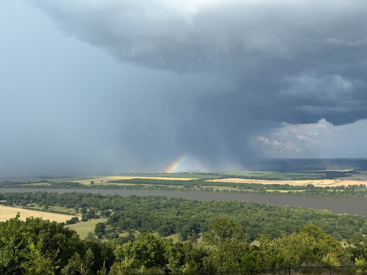 Nice shot of a rainbow this Wednesday afternoon as an isolated downpour moved through the Arkansas River Valley. 

Big thanks to Janna Virden for sharing this pic from Petit Jean Mountain. #ARwx