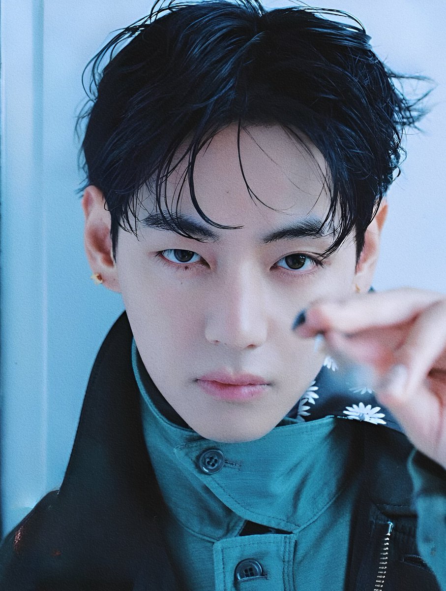 근데 웃김 분명 제품 광고인데 
찍어 놓은 결과물은 다 김테헝 얼굴 광고임