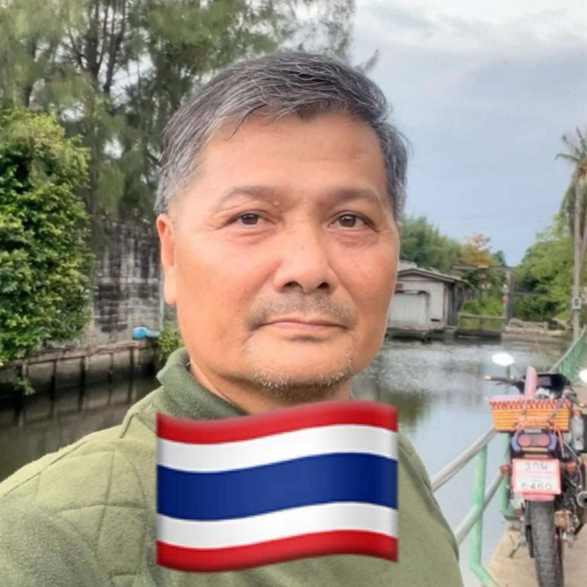 วิถีชีวิตของลุงในวัยชรา สกัดออกมาแล้ว มีเรื่องที่ต้องพึ่งพา 3 เรื่องดังนี้
✅ช่วยตัวเอง
✅เงินในบัญชี
❎ลูกที่กตัญญู
#ลุงป๋อง_ชายชราคนหนึ่ง