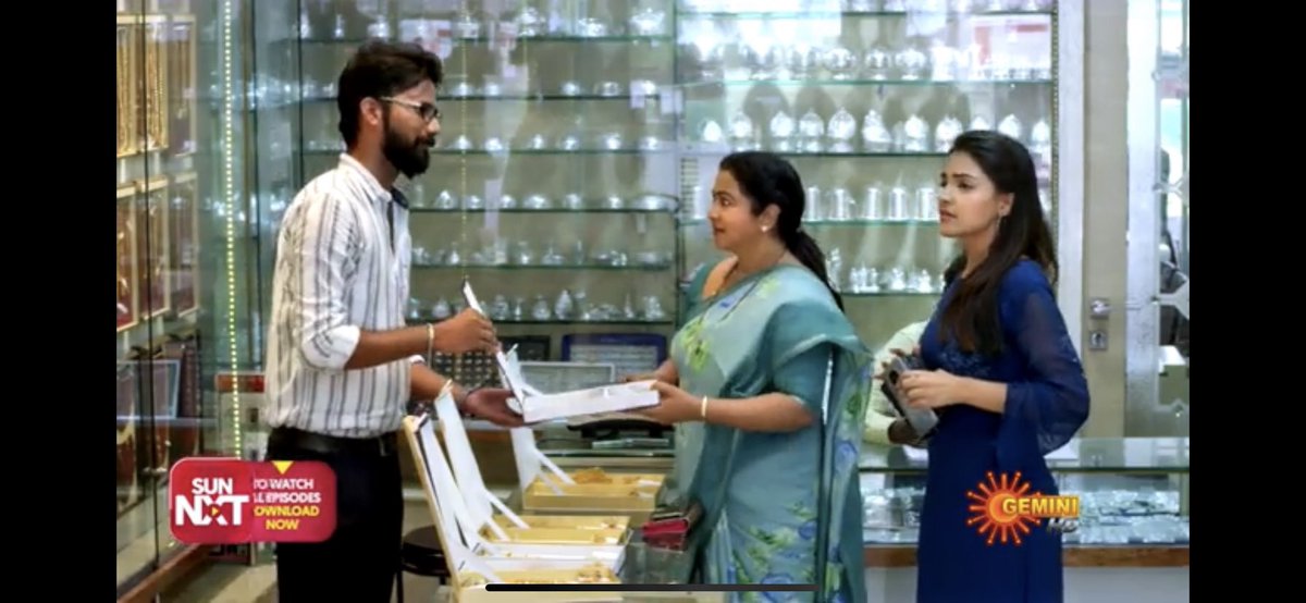 ActorKarti's tweet photo. 🙏🏻🎂 Many more happy returns Of the Day @realradikaa Madam 💐My proud Moment is Our Chithi 2 Mam I acted with urs Thank u so much Mam ❤️🙏🏻 I Miss my SARADHA Teacher 🤩 Happy Birthday 🥳 Teacher 💐💐💐 #birthday #happy #radaan #chithi2 #radikaa #cpkarthik https://t.co/2H5RkcUc1t