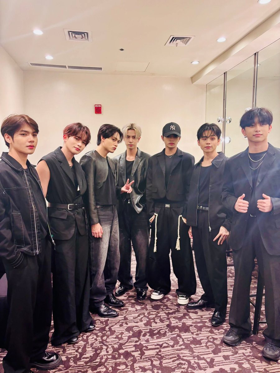 HORI7ON captivates the Watsons Health &amp; Beauty Convention 2025!

#HORI7ON #호라이즌
<a href="/HORI7ONofficial/">HORI7ONofficial</a> <a href="/HORI7ON_twt/">HORI7ON member</a>