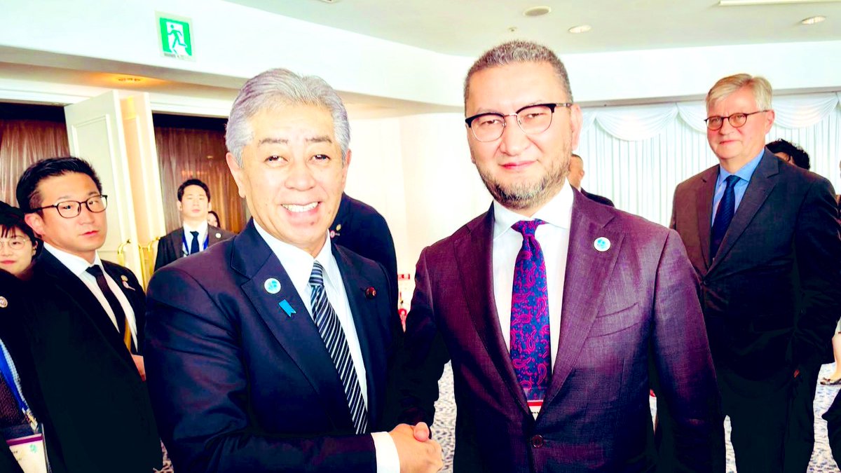 ToilyKurbanov's tweet image. For the great contributions of Japanese UN Volunteers to the United Nations, through the Foreign Minister Hon. Takeshi Iwaya, I said to the People and the Government of Japan: 𝑎𝑟𝑟𝑖𝑔𝑎𝑡𝑜𝑢 𝑔𝑜𝑧𝑎𝑖𝑚𝑎𝑠𝑢.
Japan is a lifelong friend of UNV. Japanese citizens were among…
