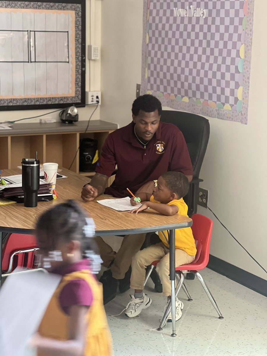 NPorter17's tweet photo. The men of Stonwall Tell ES are shaping futures and making a real impact—one classroom at a time. Representation matters. Let’s celebrate the men inspiring minds and changing lives every day. #MenInEducation @StonewallTell @TracyMcdonaldt2 @RonMaxwellFCS1 https://t.co/3eCuLsnj6I