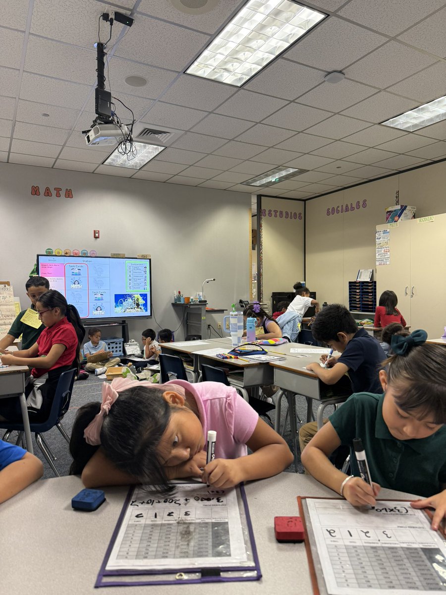 MsFloresjardin's tweet image. Little math wizards challenged themselves to find the value of digits 🤓 small group rotations have begun, and we are practicing how to represent numbers in expanded notation @HicksTigers @AliefISD @AliefMathK6