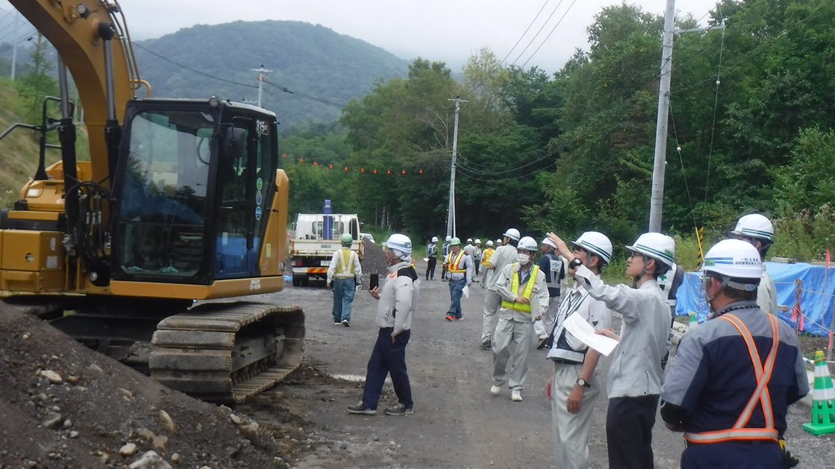 mlit_hkd_mr's tweet photo. 令和7年8月20日 #苫小牧道路事務所 では、事故防止の意識向上を図るため、 #R453 #壮瞥町 上久保内にて蟠渓・清瀬部会の工事安全パトロールを開催しました。今後も安全第一で工事を進めていきます!! https://t.co/BfBFW1ci6N