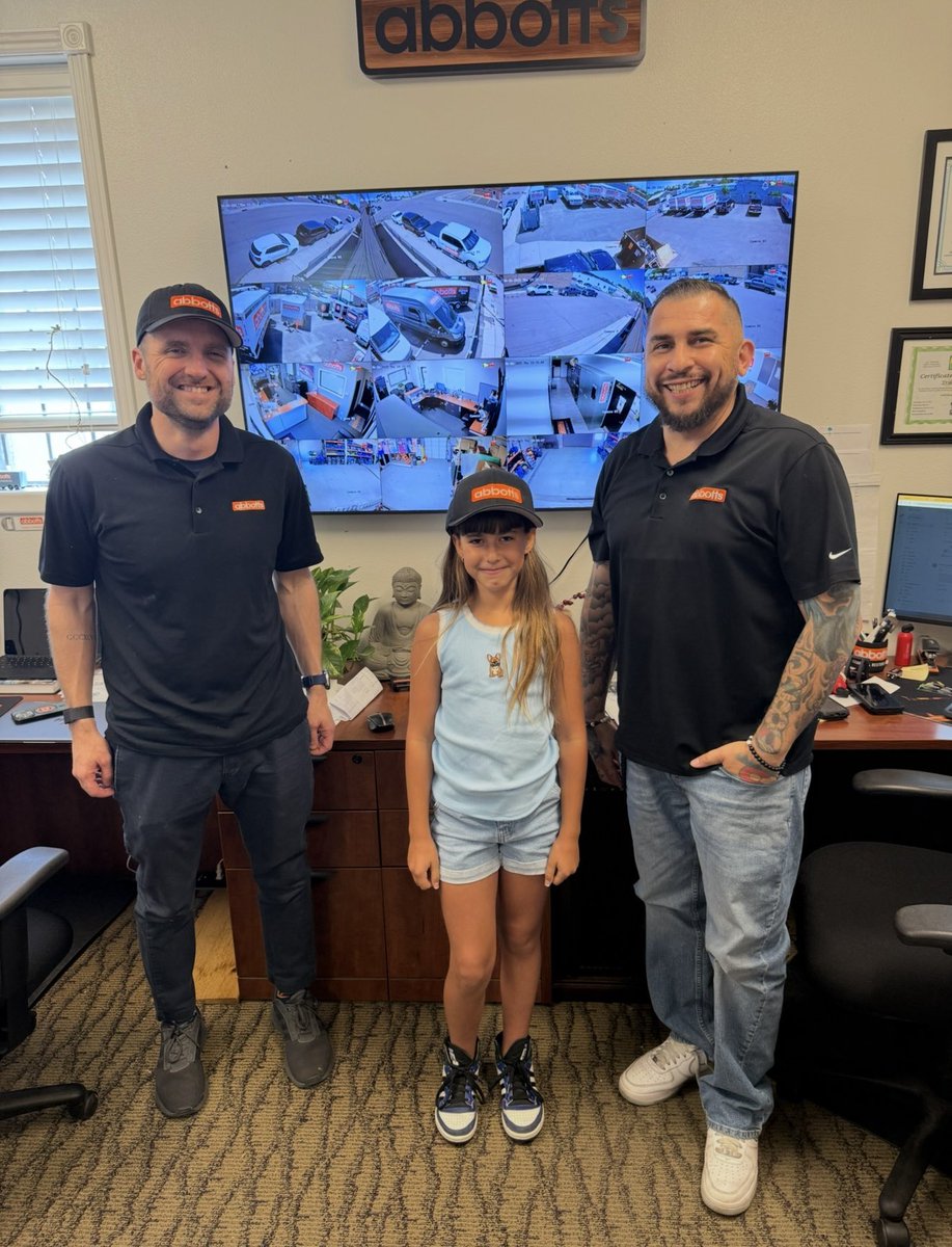 AbbottFireFlood's tweet image. ✨
Meet Mila — our only daughter and the next generation making her way through Abbotts Cleanup &amp;amp; Restoration. 👷‍♀️🚛

#FamilyBusiness #4GenerationsStrong #GoAbbotts #RestorationExperts #HelpingPeopleAndPropertyRecover