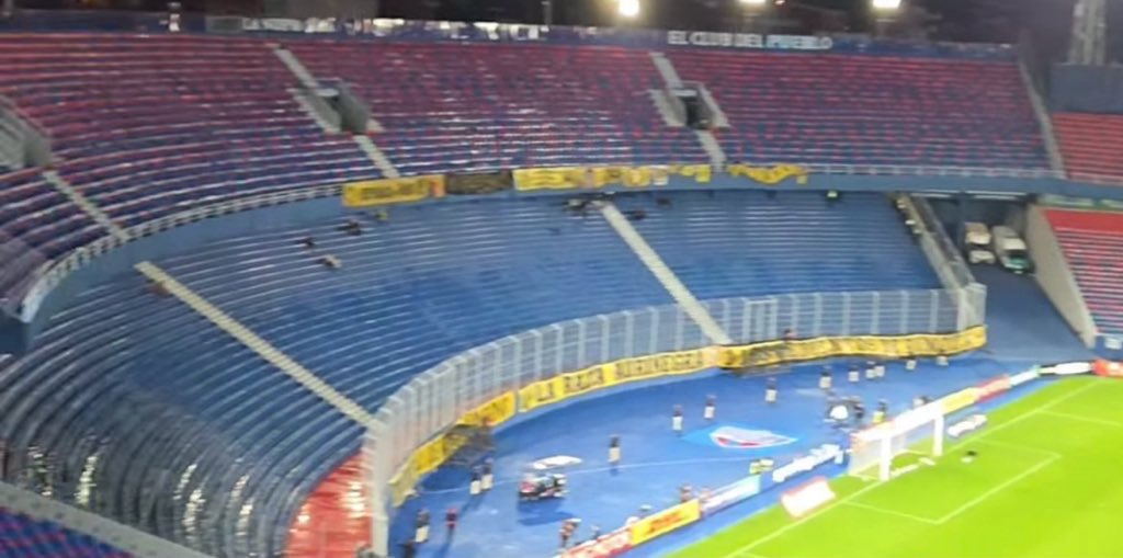 Que quilombo lo de la U de Chile, hace unas semanas quisieron hacer lo mismo acá en Paraguay, gracias a Dios no hubo enfrentamientos y no pasó a mayores debido a que guaraní no tiene hinchas.