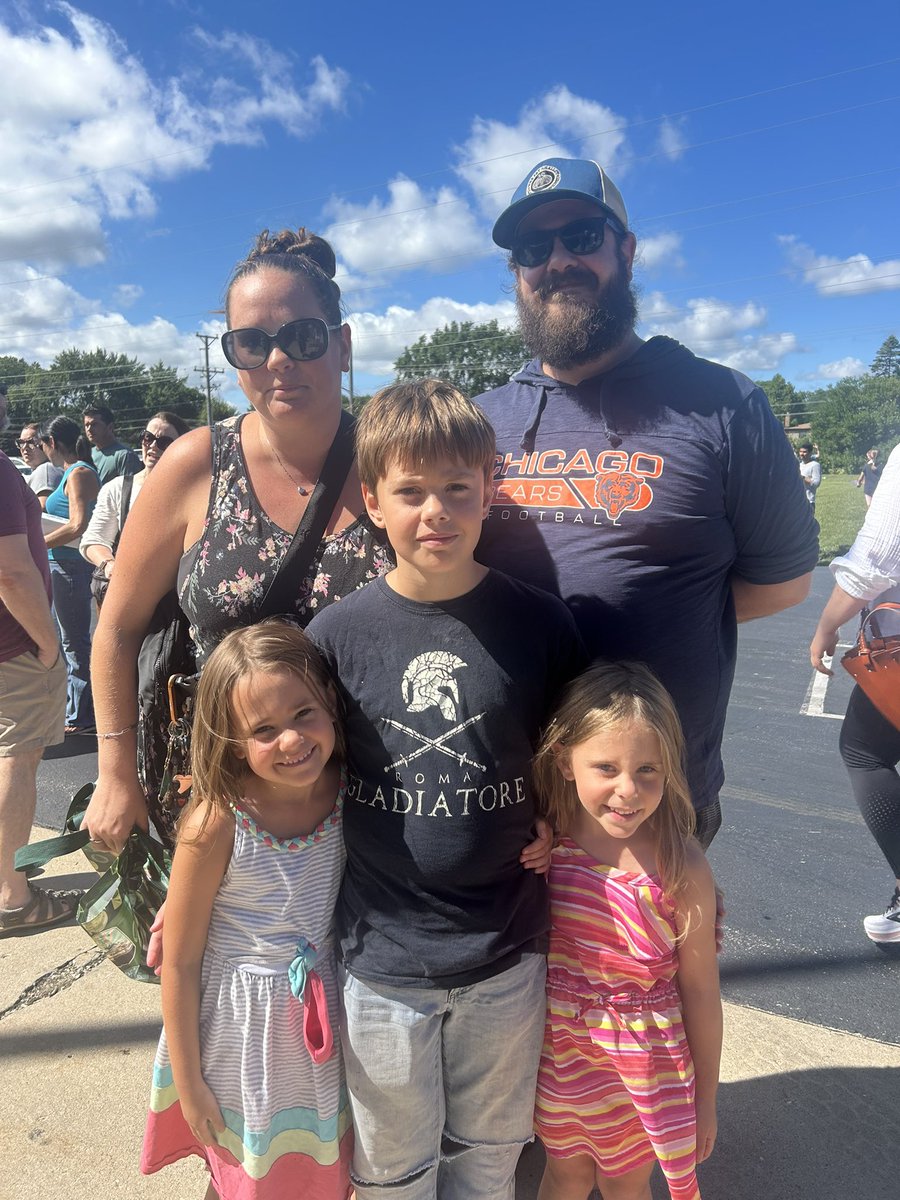 Our students came to Ivy Hill today energized and ready to meet their teachers! Our families are amazing! We look forward to a wonderful first day with our Eagles tomorrow! 
💙 We are Ivy 💚