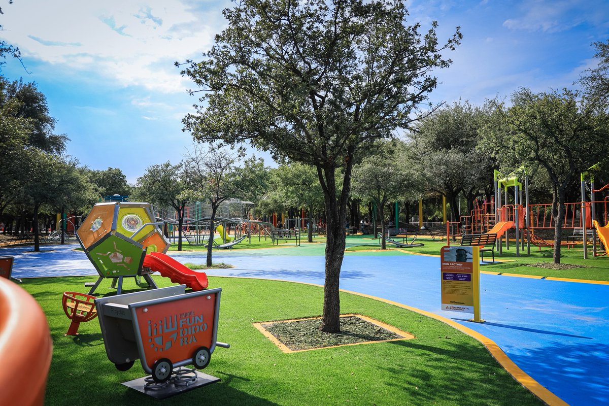 EL PARQUE FUNDIDORA SE PONE NUEVO CON LA NUEVA ZONA INFANTIL

Durante años, nuestro parque principal no tenía una zona infantil para que nuestras y niños pudieran jugar. Ahora, gracias al compromiso y trabajo de <a href="/marrdzcantu/">Mariana Rodriguez Cantu</a> , el <a href="/parquefundidora/">Parque Fundidora</a> tiene un espacio seguro y bonito